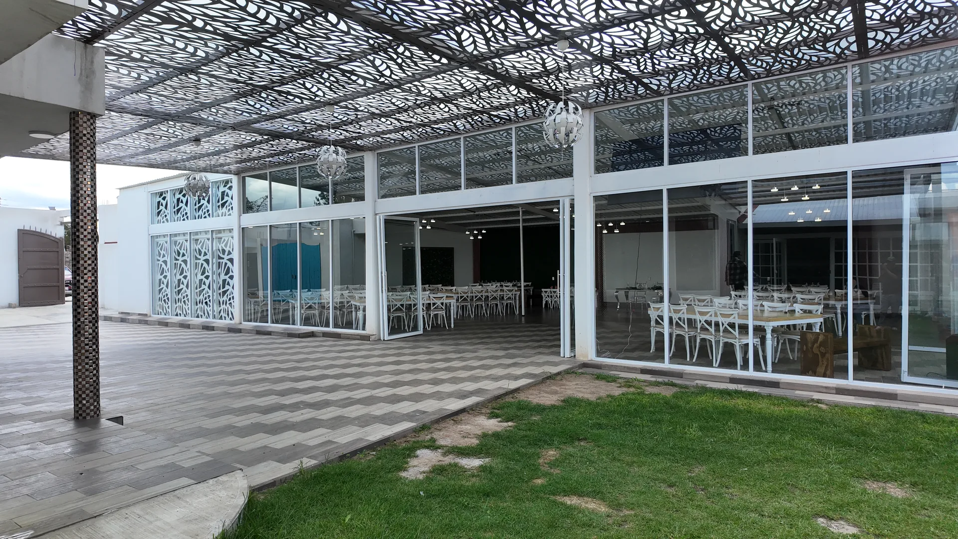 Fachada de 4 Raices para celebraciones de Día de las Madres en Tlaxcala