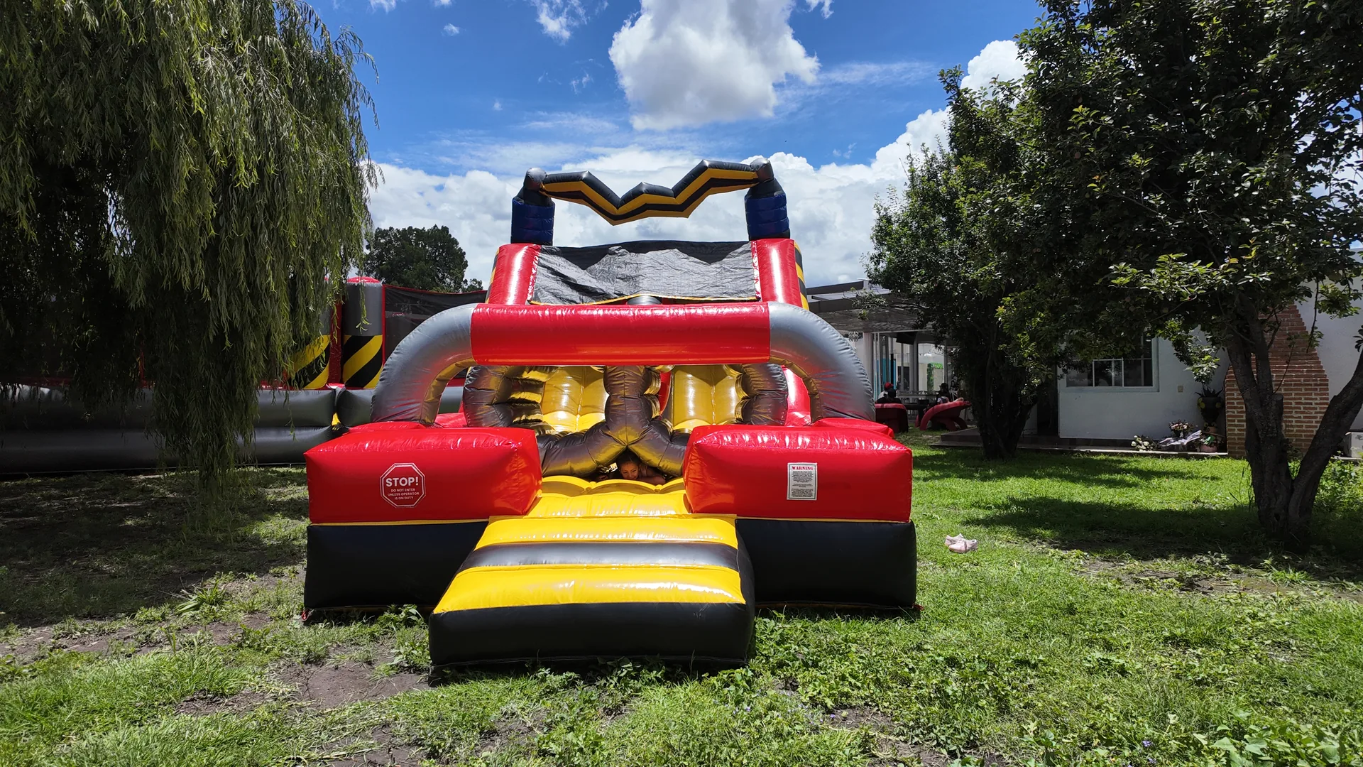 Inflable de obstáculos en 4 Raices para fiesta de Halloween en Tlaxcala
